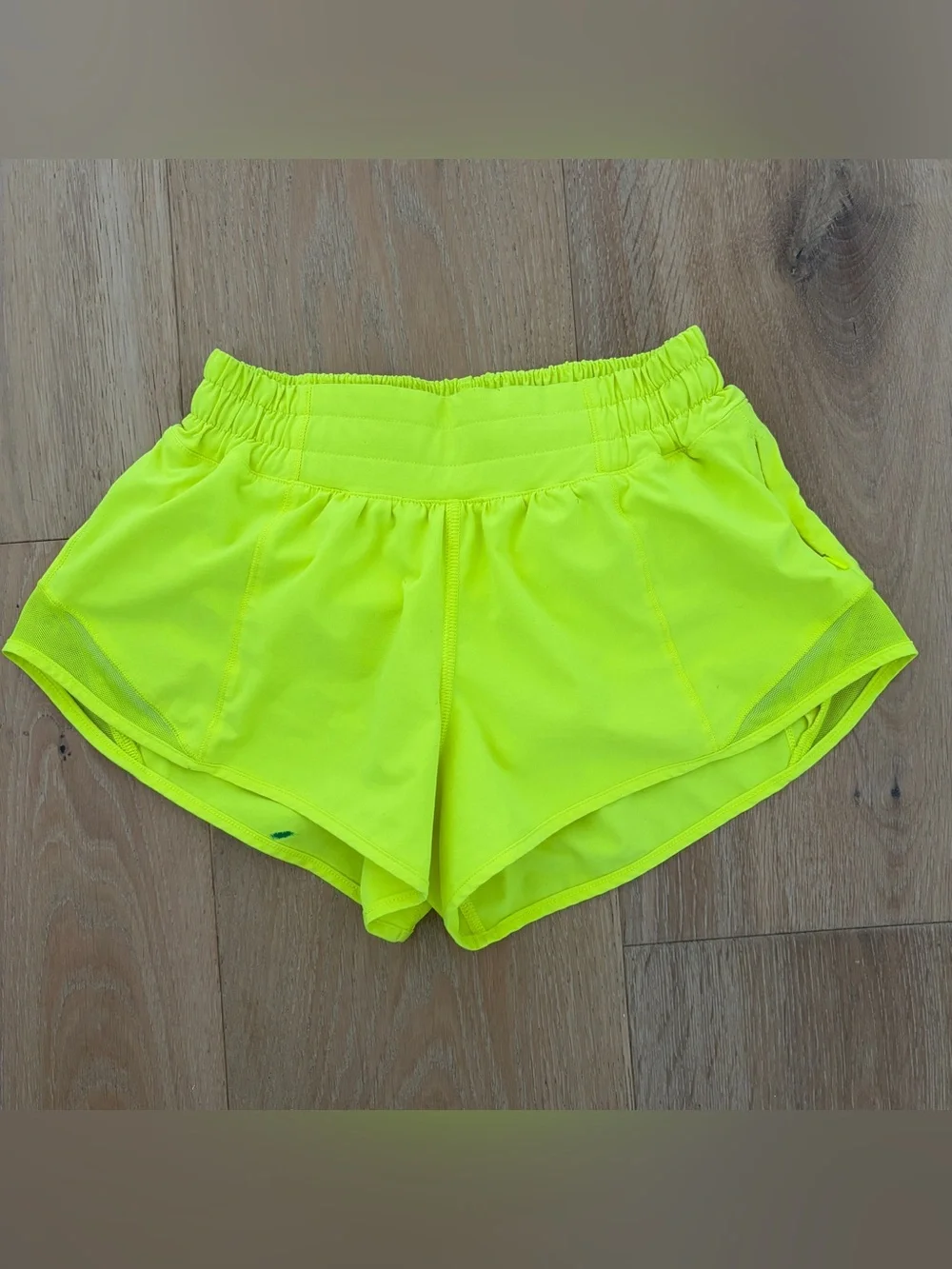 Lululemon Hotty Hot High Rise 2.5” Shorts Sz 2 Neon Yellow Running Active*17